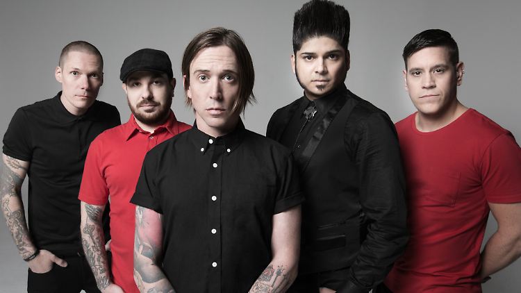 Eigentlich sind Billy Talent ein Quartett, doch Jordan Hastings (2.v.l.) ersetzt derzeit den erkrankten Drummer Aaron Solowoniuk (l.).