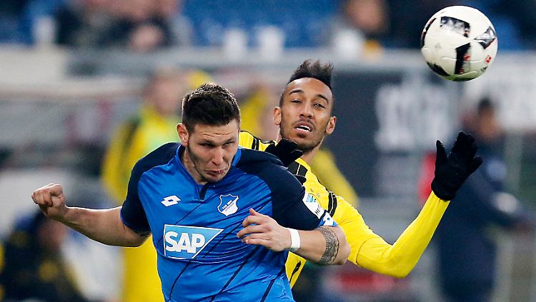 Hoffenheims Niklas Süle blockt BVB-Torjäger Pierre-Emerick Aubameyang.