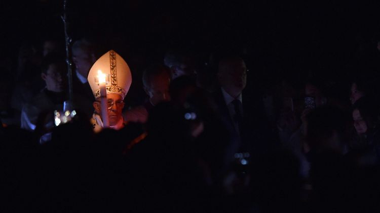 Papst Franziskus geht viele heikle Themen an - dabei bläst ihm auch ordentlich Wind entgegen.
