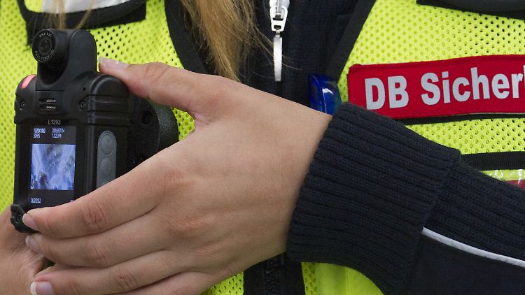 Auf drei Berliner Bahnhöfen zeigte sich ein Pilotversuch als Erfolg, sagt die Bahn.