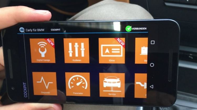 Mit der Fahrzeuganalyse-App von Carly kann man unter anderem püfen, ob Tachostände am Fahrzeug manipuliert wurden.