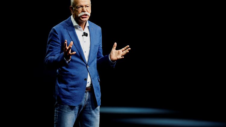 Dieter Zetsche findet, E-Auto müssen Nutzer begeistern, damit sie sie auch kaufen.