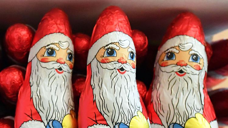 Bisher profitierten vor allem Geschäfte "auf der grünen Wiese" vom Weihnachtsgeschäft - nun sollen die Innenstädte profitieren.