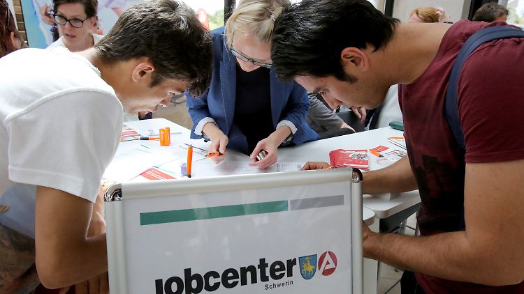 Flüchtlinge am Arbeitsmarkt integrieren: Das "wie" ist die große Frage.