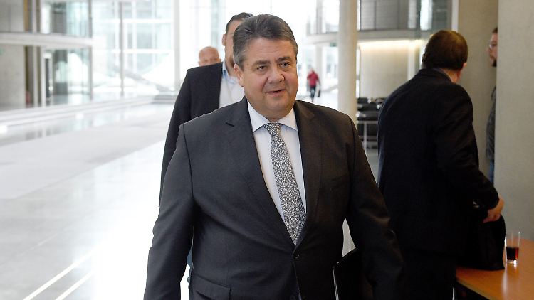 185.000 Kinder, die im EU-Ausland leben, erhalten im vergangenen Jahr Kindergeld auf deutschem Niveau. Wirtschaftsminister Gabriel will das ändern.