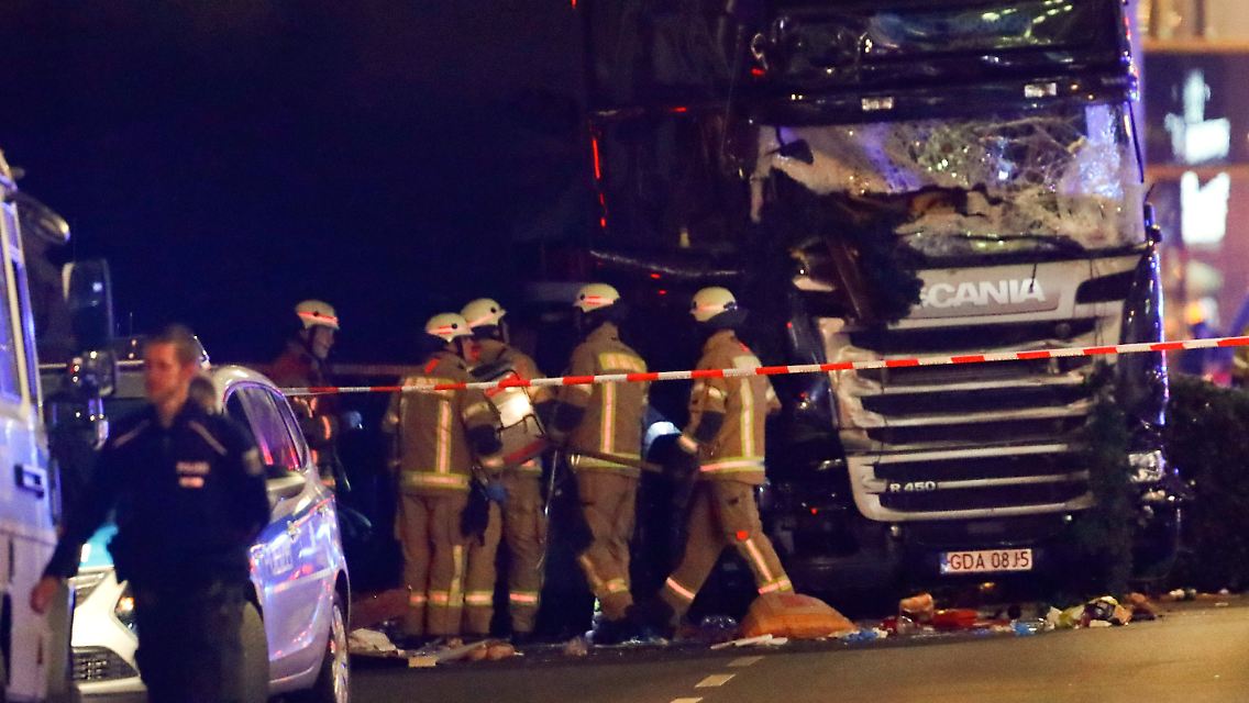 Mit diesem Lkw rasten die beiden noch unbekannten Täter über den Breitscheidplatz am Berliner Ku'Damm.