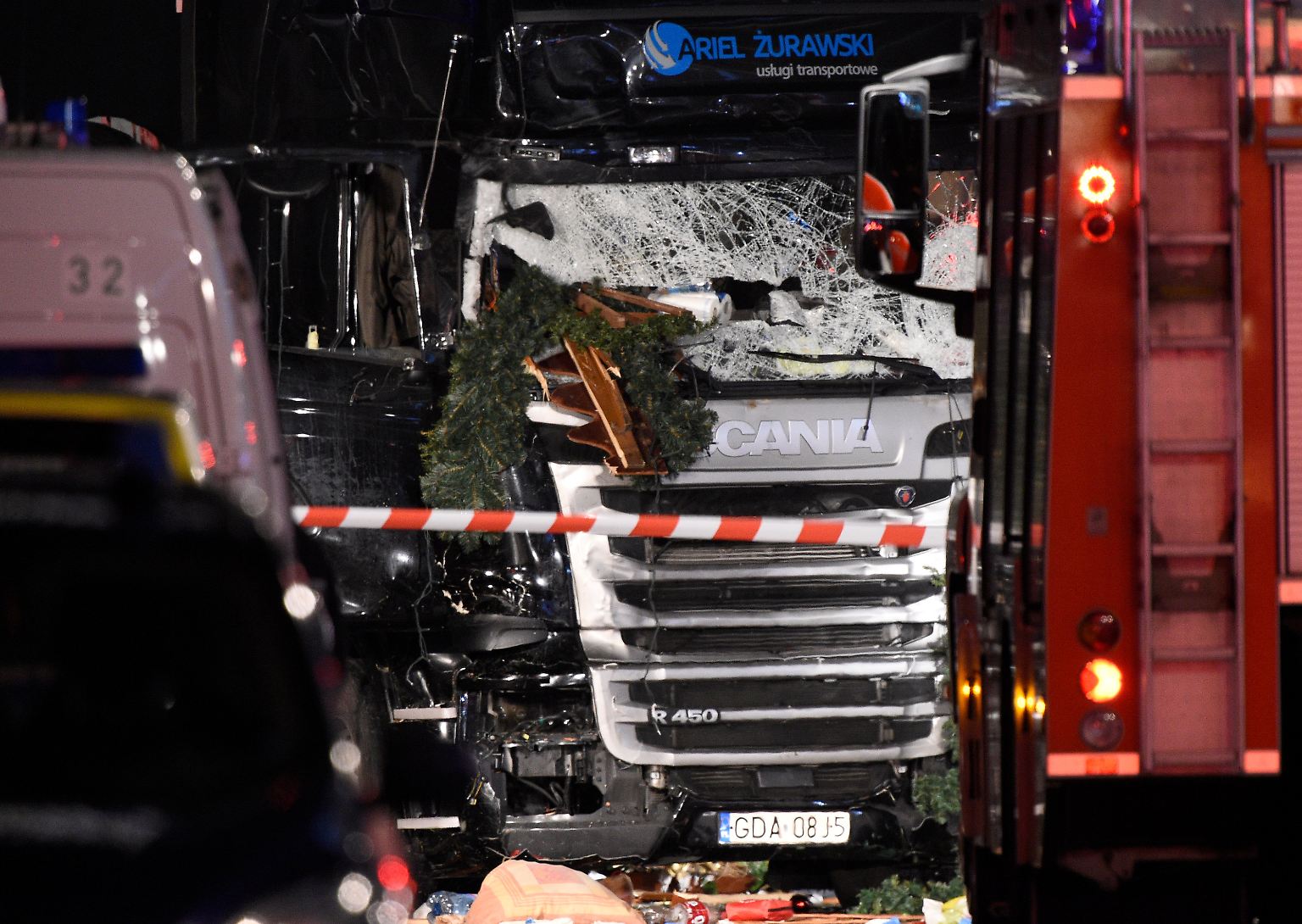 Fünf Tage vor Heiligabend wird Berlin von einem tödlichen Vorfall erschüttert. Ein Lkw rast gegen 20 Uhr mitten in einen Weihnachtsmarkt an der Gedächtniskirche. Sie ist ein beliebtes Ziel ... 