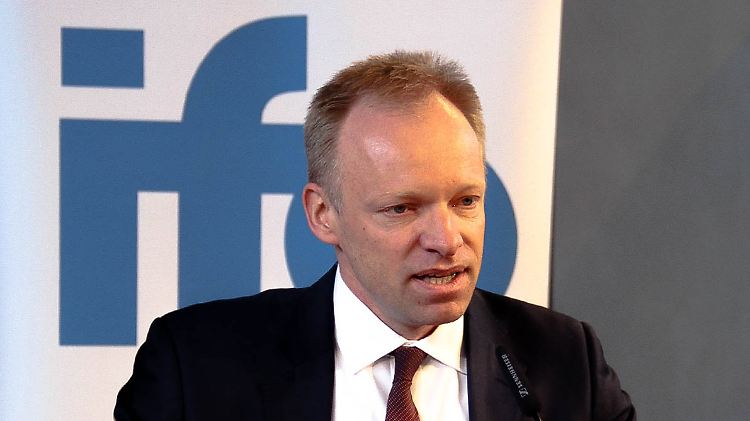 Clemens Fuest befürchtet großen Schaden für Deutschland durch Restriktionen.