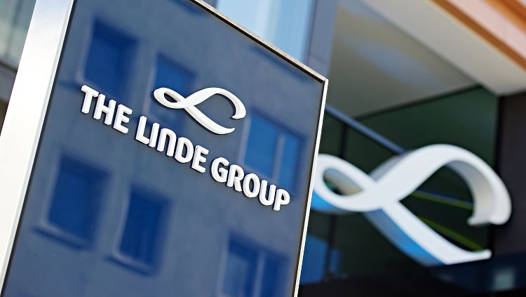 Als die Pläne zum Zusammenschluss erstmals offiziell bestätigt wurde, verteuerte sich die Linde-Aktie vorübergehend um gut 20 Prozent.