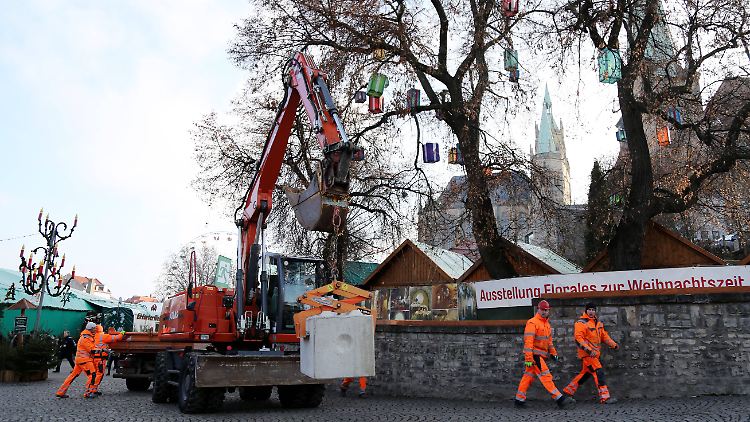 An mehreren Orten in Deutschland werden Betonquader aufgestellt, um Weihnachtsmärkte zu schützen.