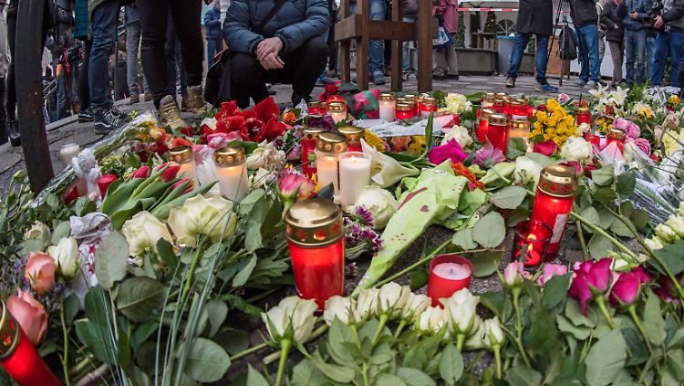 Blumen für die Opfer.