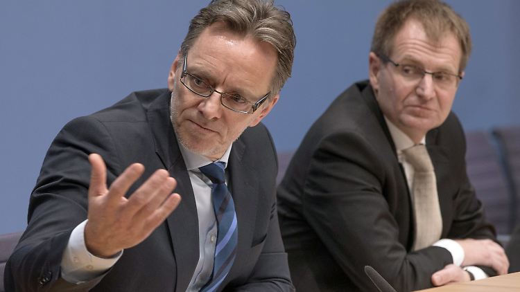 BKA-Chef Holger Münch (l.) und Generalbundesanwalt Peter Frank bei ihrer Pressekonferenz in Berlin.