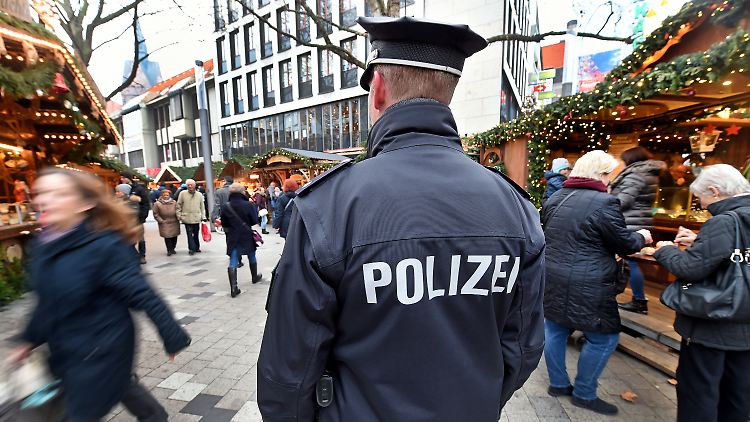 Nach dem Anschlag auf den Berliner Weihnachtsmarkt wurde die Polizeipräsenz auf allen Weihnachtsmärkten in ganz Deutschland verstärkt.