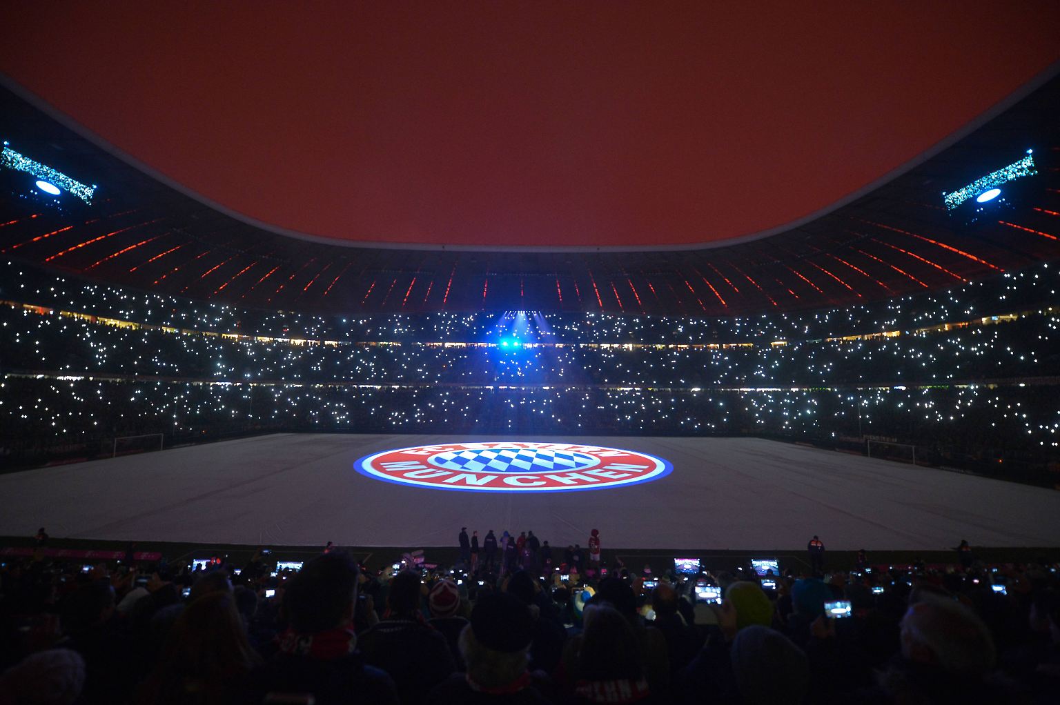 Der FC Bayern strahlt.