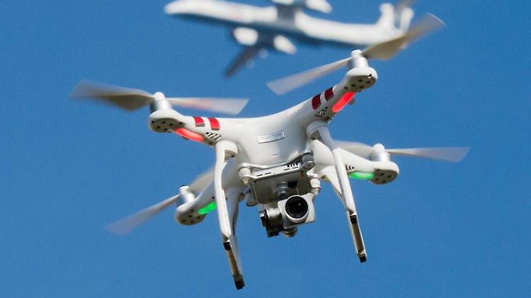 Drohnen dürfen nicht höher als 100 Meter fliegen.