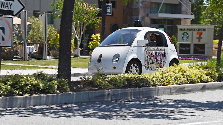 Künftig will Google seine Technologie für selbstfahrende Autos auch in Modelle von Honda einbauen.