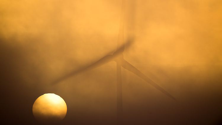 Die Schaltsekunde ist nötig, damit die Atomuhren weiterhin parallel zum Tag-Nacht-Rhythmus der Erdrotation laufen und beides nicht irgendwann auseinanderklafft. Langfristig betrachtet würde die Sonne in ein paar Millionen Jahren sonst erst am Mittag aufgehen.