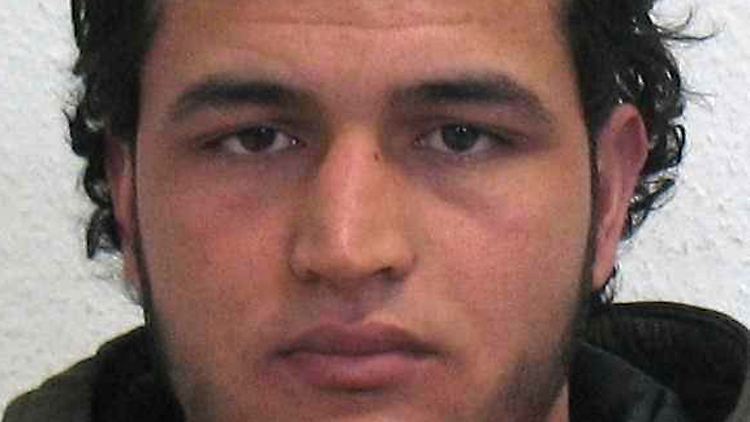 Eines der Fahndungsfotos, mit dem Anis Amri gesucht wird.