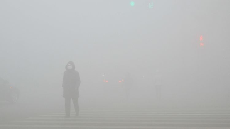 Wie Sie sehen, sehen Sie nichts: Starke Smogbelastung in Weifang (Provinz Shandong).