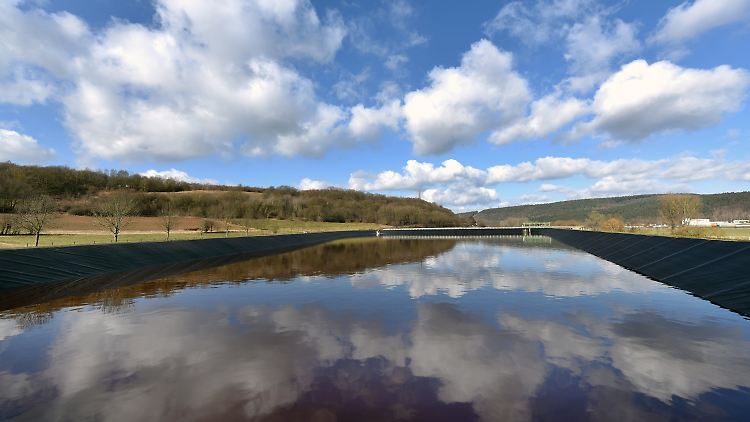Stapelbecken für Salzabwasser im K+S-Verbundwerk Werra Standort Hattorf in Philippsthal (Hessen).