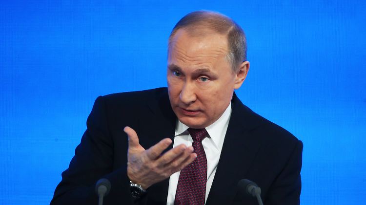 Wladimir Putin hat die Pressekonferenz im Griff.