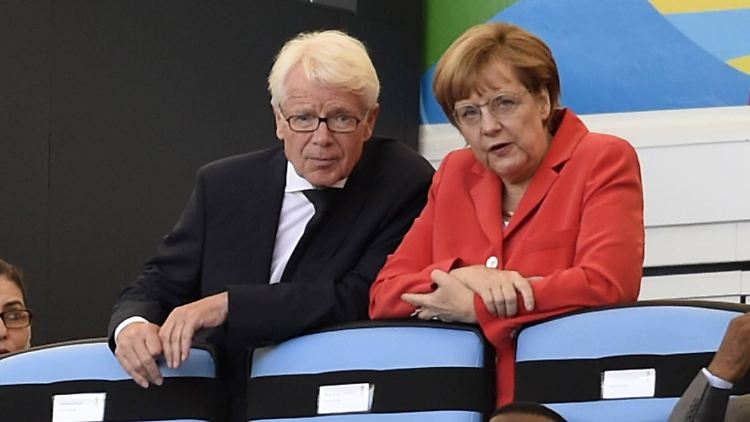 Reinhard Rauball mit Bundeskanzlerin Angela Merkel beim WM-Finale 2014.