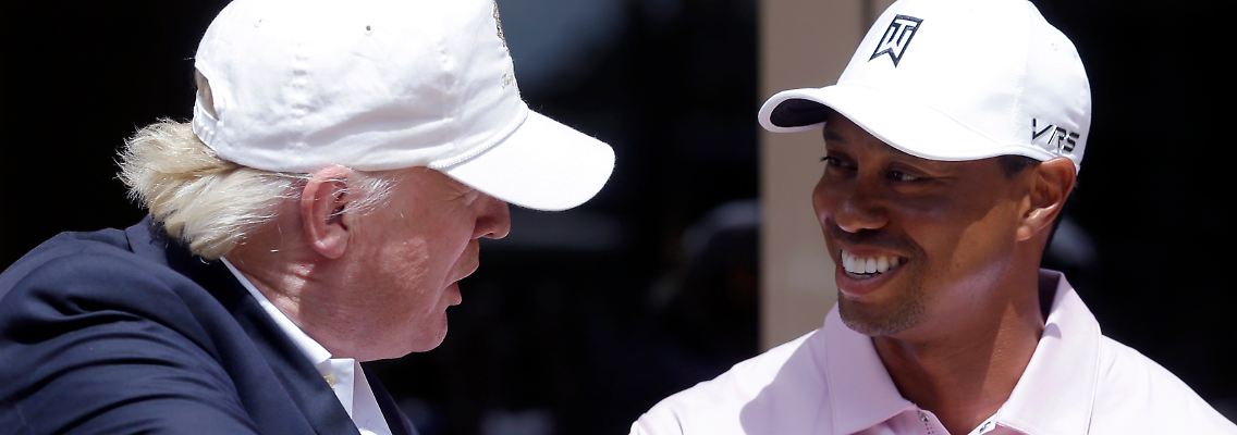 Man kennt sich: Trump und Woods auf einem Golfturnier im Jahr 2014 auf einem von Trumps Golfplätzen.