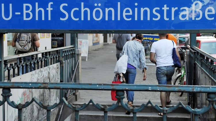 Der U-Bahnhof Schönleinstraße in Berlin-Kreuzberg wird mit Videokameras überwacht. 