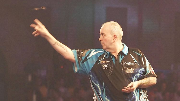Der 16-malige Weltmeister Phil Taylor steht im Achtelfinale.
