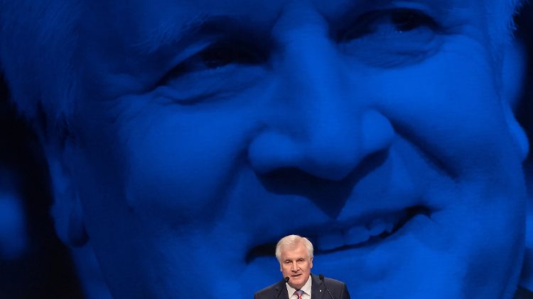 CSU-Chef Seehofer will den Kurs weiter verschärfen.