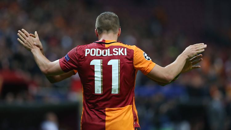 Vorm Abflug Richtung China? Lukas Podolski schweigt zu den Wechselgerüchten.
