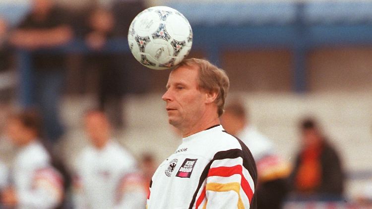 Berti Vogts, hier vor dem EM-Triumph 1996, wird 70 Jahre alt.