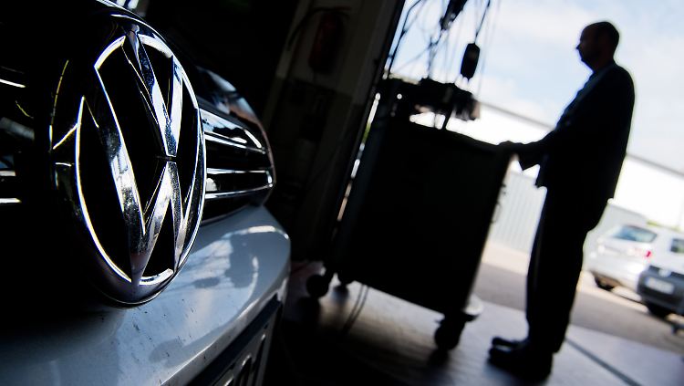 Europäischen Kunden bietet Volkswagen eine Umrüstung der manipulierten Fahrzeuge an. Damit habe der Hersteller seine Pflichten erfüllt, heißt es. 