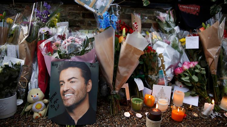 Dutzende Fans verabschieden sich in London von George Michael.