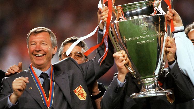 1999 steht Ferguson mit Man United im Finale der Champions League. In der Halbzeit des legendären Endspiels gegen den FC Bayern warnt er seine Spieler: "Am Ende dieses Spiels wird der Europacup nur sechs Fuß von euch entfernt stehen - und ihr werdet ihn nicht einmal anfassen dürfen. Und viele von euch werden nie mehr so nah rankommen. Wagt es ja nicht, hier nachher reinzukommen, ohne alles gegeben zu haben."