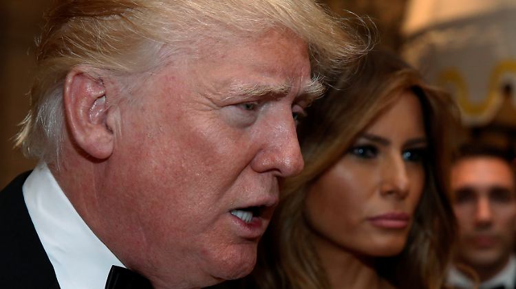 Trump mit seiner Frau Melania auf der von ihm veranstalteten Silvesterparty.