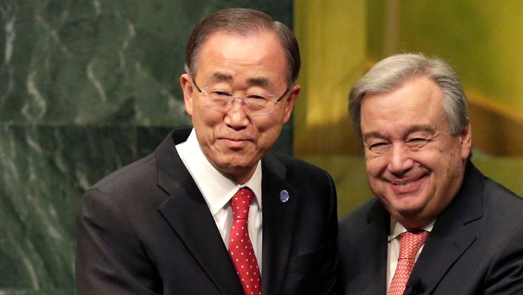 Staffelübergabe in New York: der scheidende UN-Generalsekretär Ban (l.) und sein Nachfolger Guterres im Dezember.