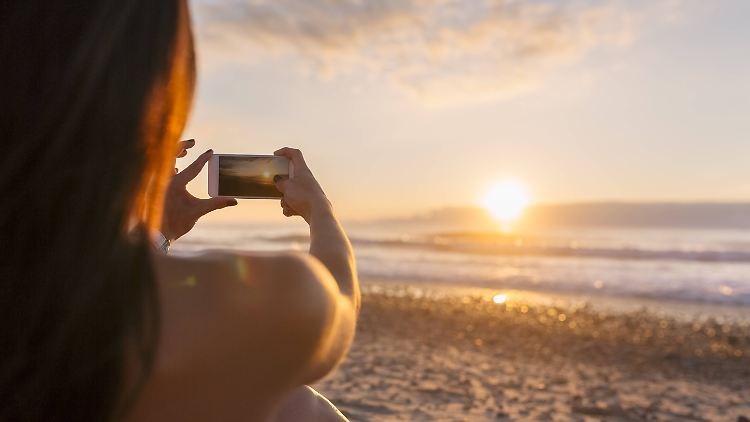 In Spanien werden 2017 sicher besonders viele Deutsche einen Sonnenuntergang fotografieren. Die Spanien rechnen mit einem großem Ansturn.