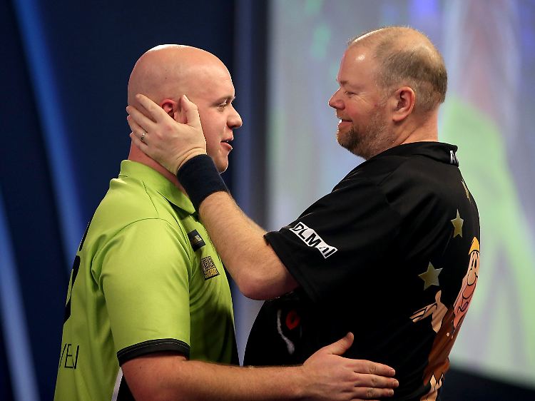 Mit einem Rekordschnitt von 114 Punkten pro Aufnahme degradierte van Gerwen seinen Landsmann Raymond van Barneveld zum besten Verlierer der WM-Geschichte. Denn der kam auf 109 Punkte im Schnitt.