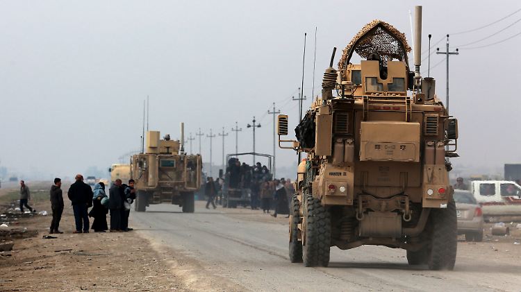Gepanzerte Fahrzeuge der US Armee bei Mossul.