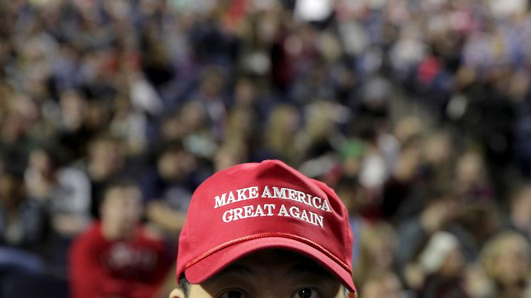 Verliert Trumps Basis das Vertrauen in den Präsidenten? Davor warnt das Rechtsaußen-Portal Breitbart.
