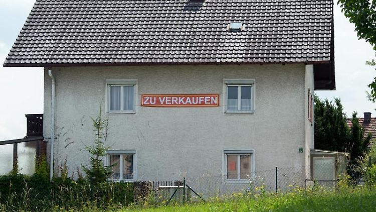 Der Verkäufer sollte dem potentiellen Käufer alle sogenannten offenbarungspflichtige Mängel nennen, am besten schriftlich.