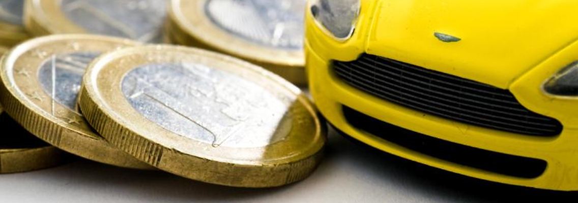 Wer vergleicht und dann auch wechselt, kann bei der Kfz-Versicherung viel Geld sparen.