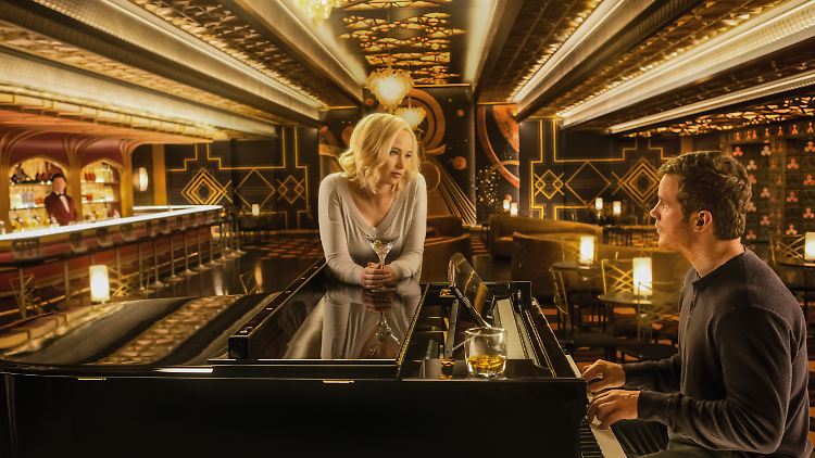 In "Passengers" sind Jennifer Lawrence und Chris Pratt die einzigen Menschen auf dem Raumschiff Avalon.