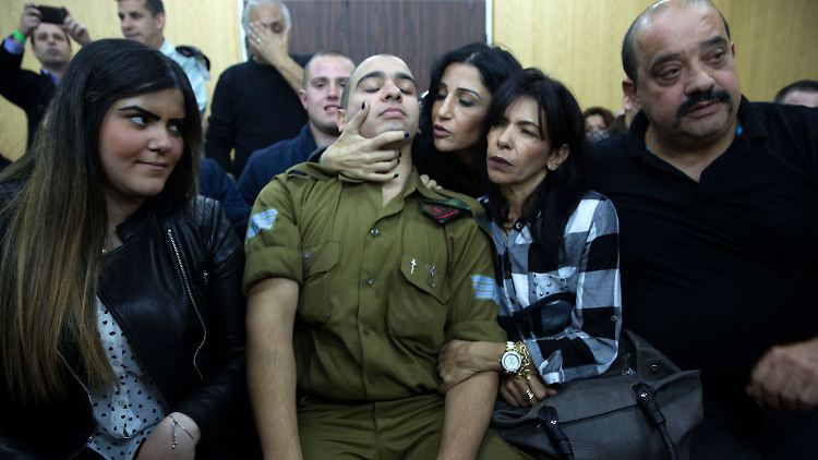 Der wegen Totschlags angeklagte israelische Soldat Elor Asaria vor dem Militärgericht in Tel Aviv.