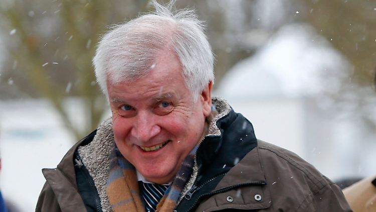 Horst Seehofer hält überhaupt nichts von dem Reform-Vorschlag des Innenministers.