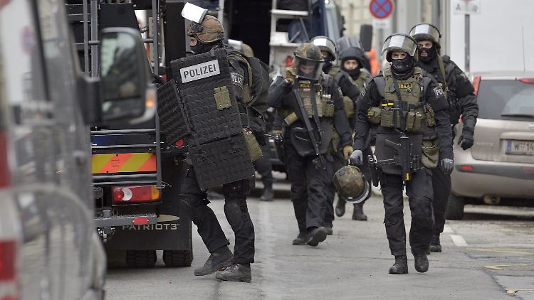 Die Wiener Polizei rückte mit einem Großaufgebot an, Marcus M. ließ sich jedoch widerstandslos festnehmen.