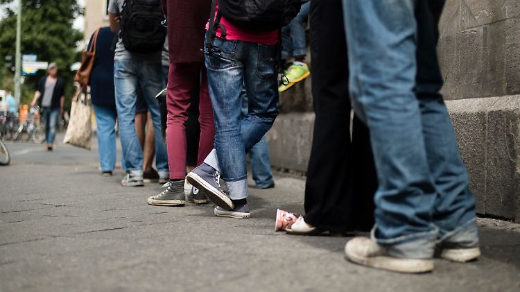 Besonders in Berliner Bürgerämtern müssen Kunden Geduld mitbringen.