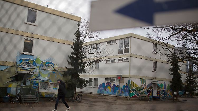 Auf der Suche nach Mitwissern und -tätern Amris durchsuchten die Ermittler dieses Berliner Flüchtlingsheim, in dem der verdächtige Tunesier wohnte. 