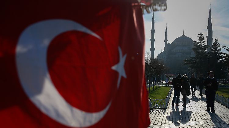 In welche Richtung steuert die Türkei? Die Festnahmen im Dogan-Umfeld setzen den Aktienkurs des Medienkonzerns Dogan unter Druck.